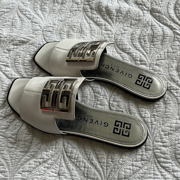 GIVENCHY 4G Flat Sandals with silver emblem - Picture 1 of 5
